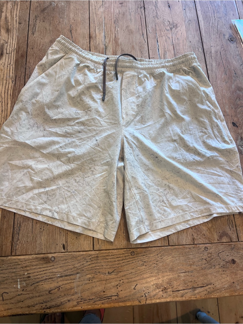 Men’s Lululemon Athletic Shorts XL Interior Lining Lightweight Great For Running